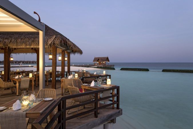 constance moofushi maldives manta restaurant