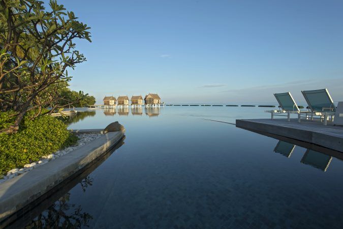 constance moofushi maldives pool view