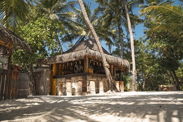 constance moofushi resort maldives totem bar