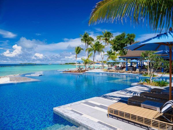 SAii lagoon maldives hilton pool