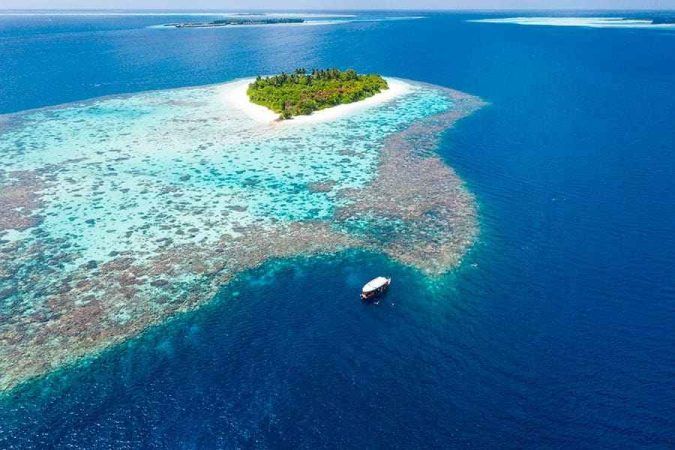 riu palace maldives island view