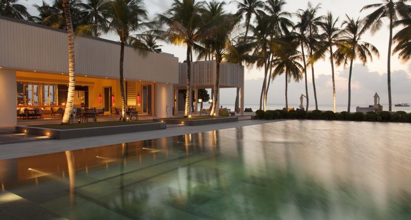 cheval blanc randheli maldives white bar